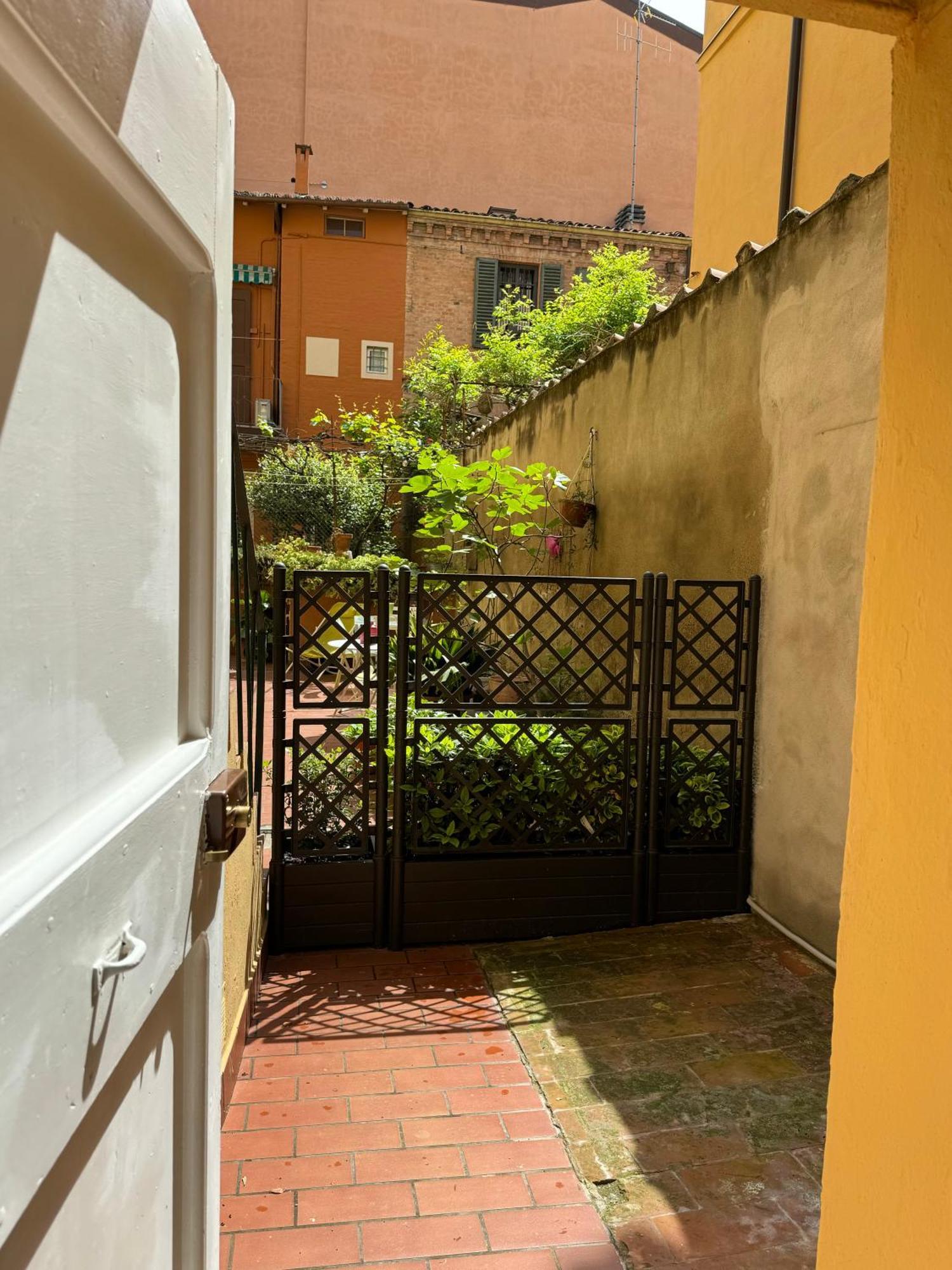 La Casina A Porta Castiglione Apartment Болоня Екстериор снимка
